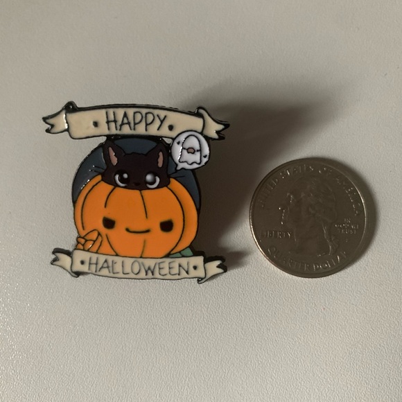 Halloween Black Cat & Jack-o-Lantern Enamel Pin🎃 - Picture 3 of 4